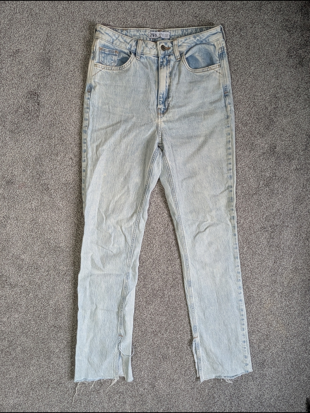 Zara Light Wash Jeans Raw Hem Slit Straight Leg High Rise Size 4 Denim Frayed